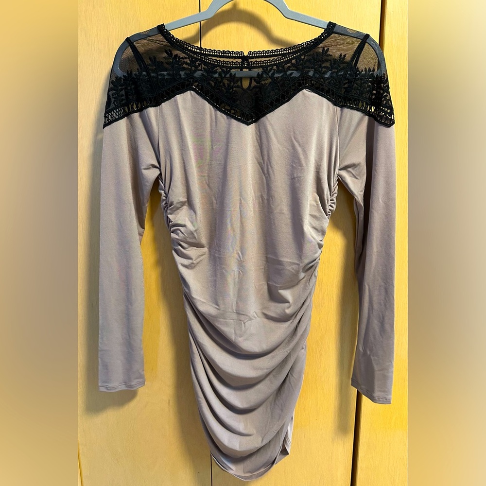 Venus Lace Neckline Ruched Tunic Top - NWT